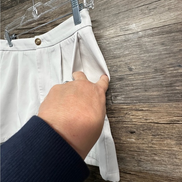 SHEIN High Waist White Shorts with Tailored Fit - Picture 6 of 8